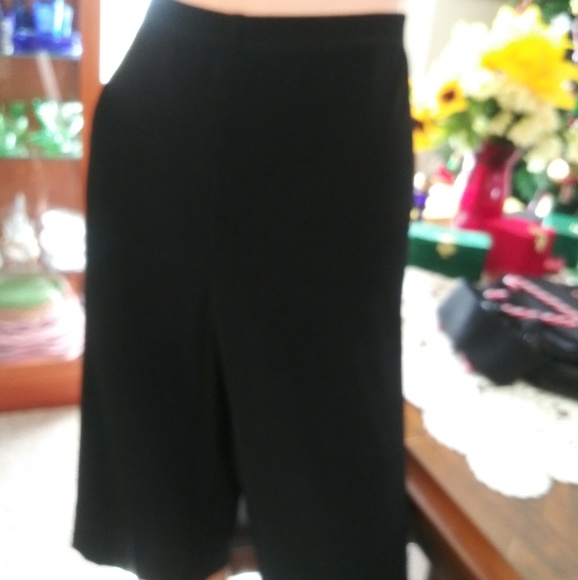 Chico's Pants - 🐽Nwt" Chico's Travelers Black Bermuda Lake Shorts